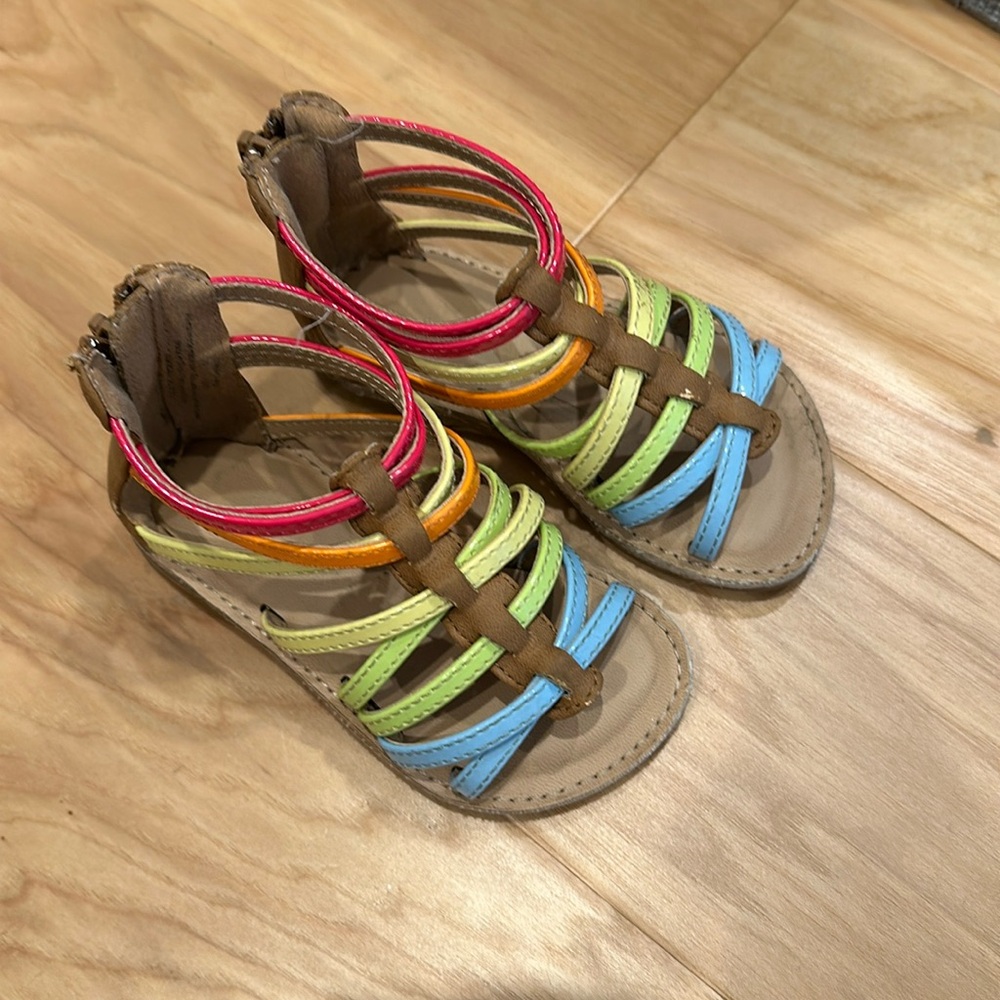 Adorable summer sandals - barely worn